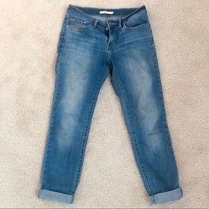 Levi 712 medium wash skinny jean